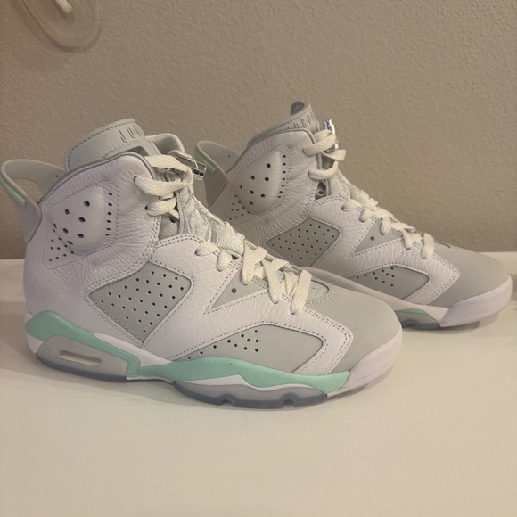 Women’s Air Jordan 6 Retro “Mint Foam” - Picture 1 of 4